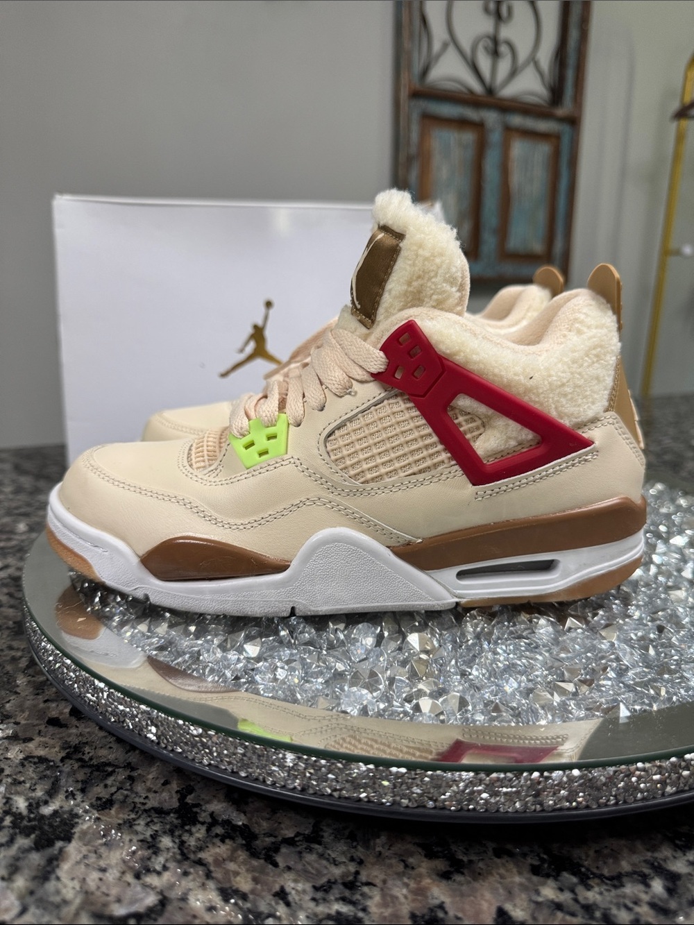 Jordan grade school retro 4 Shearling High-Top where the wild things are EUC 6Y